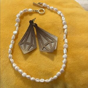 Chic Pearl Necklace with Geometric Earrings